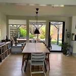 Family House With 3 Bedrooms, Garden & Free Parking