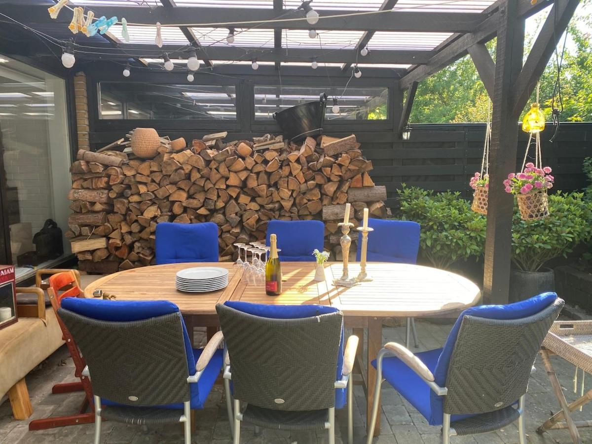 Family House With 3 Bedrooms, Garden & Free Parking Villa *