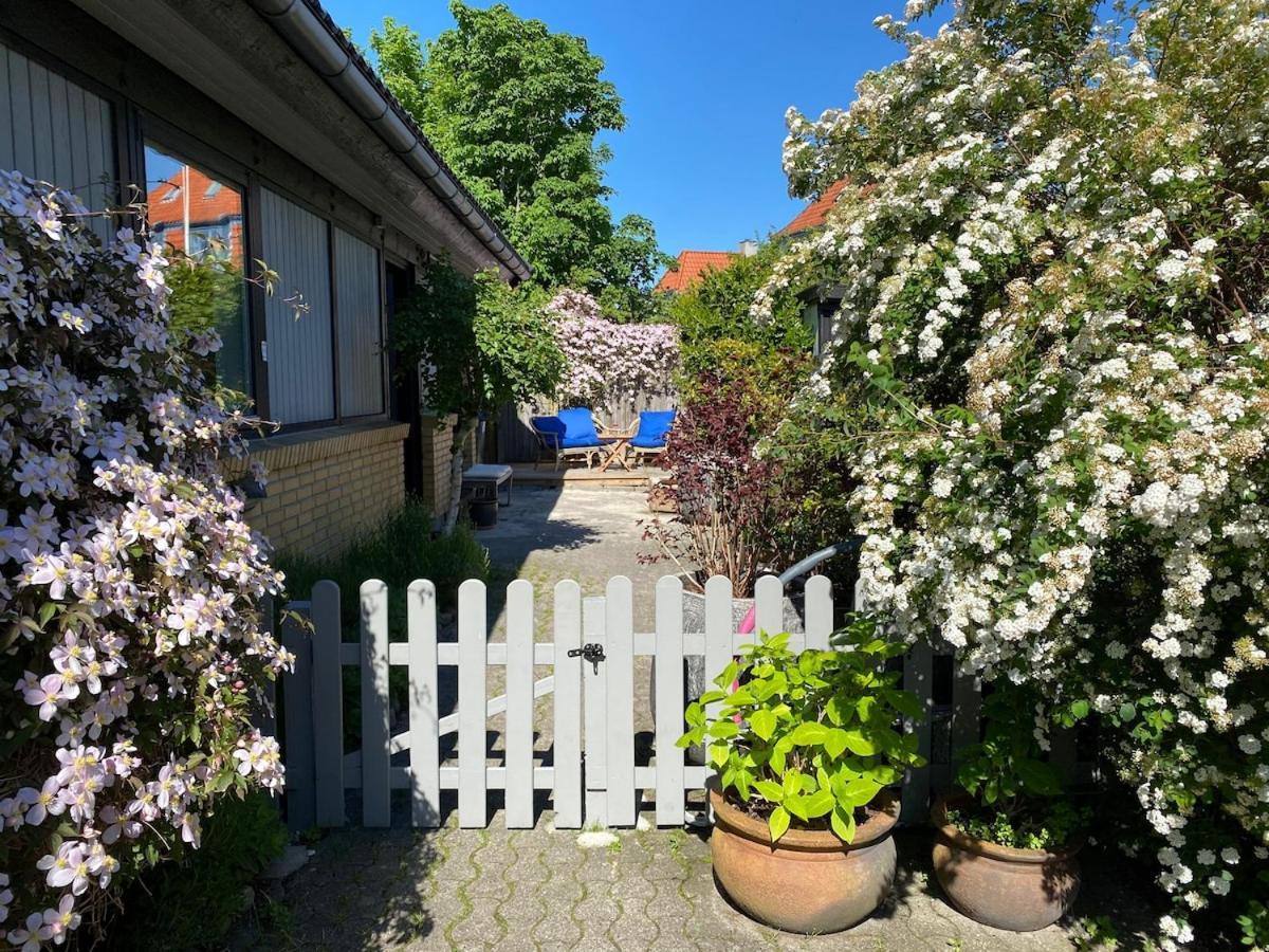 Family House With 3 Bedrooms, Garden & Free Parking Villa *